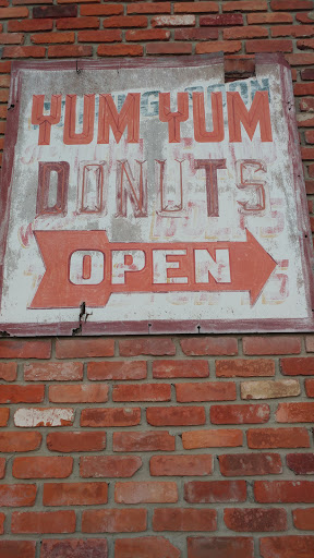 Donut Shop «Yum Yum Donuts», reviews and photos, 8284 Telegraph Rd, Taylor, MI 48180, USA