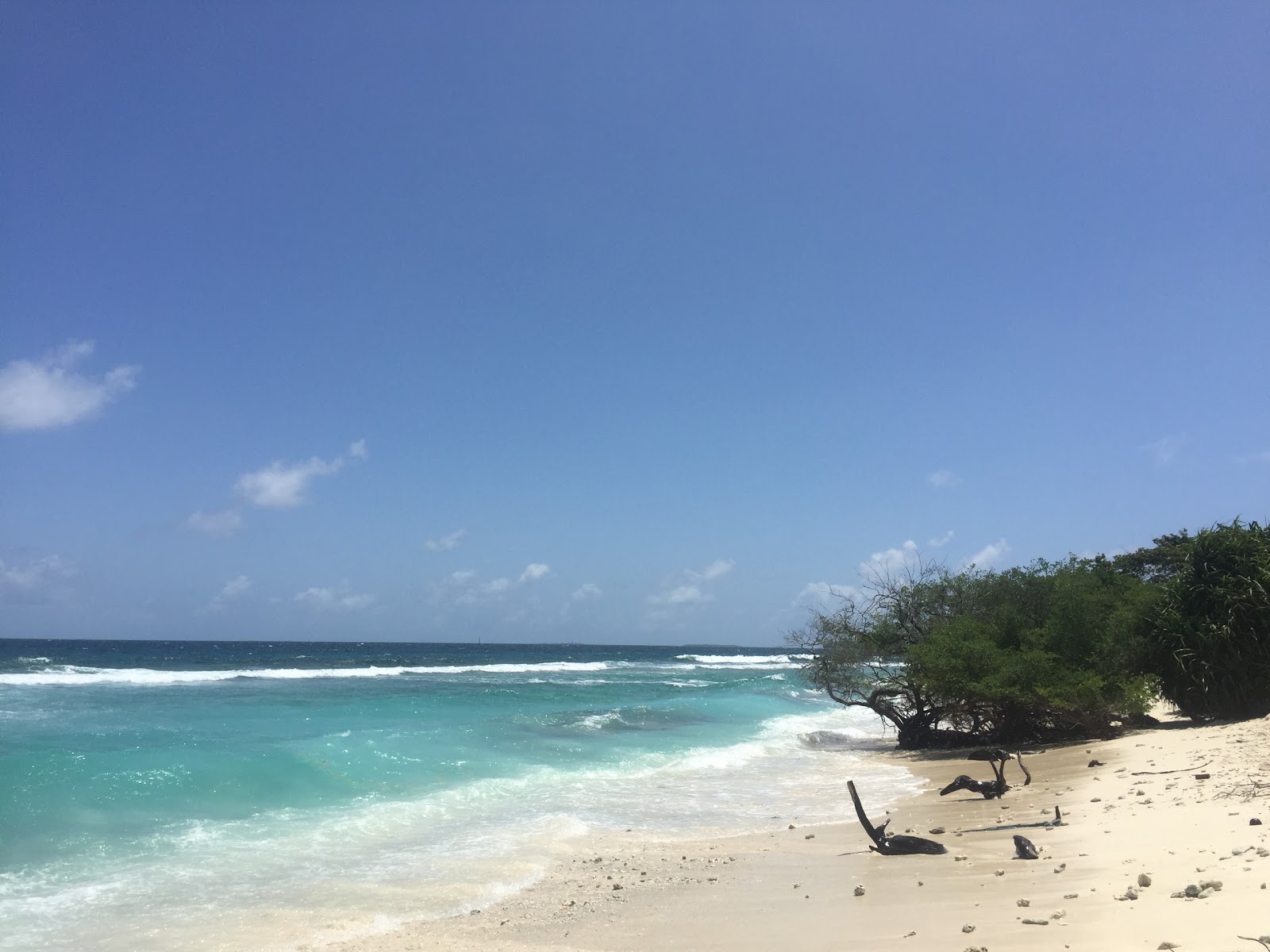 Photo de Bandaha Magu avec l'eau cristalline de surface