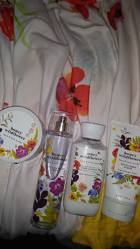 Beauty Supply Store «Bath & Body Works», reviews and photos, 26297 Hoover Rd, Warren, MI 48089, USA