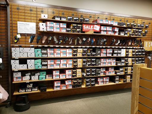 Camping Store «REI», reviews and photos, 200 Ridge Pike #115, Conshohocken, PA 19428, USA