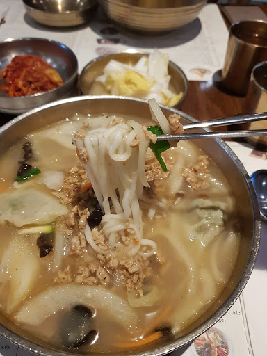 Shopping Mall «Oaktree Mall Shopping Center», reviews and photos, 2024 Center Ave n, Fort Lee, NJ 07024, USA