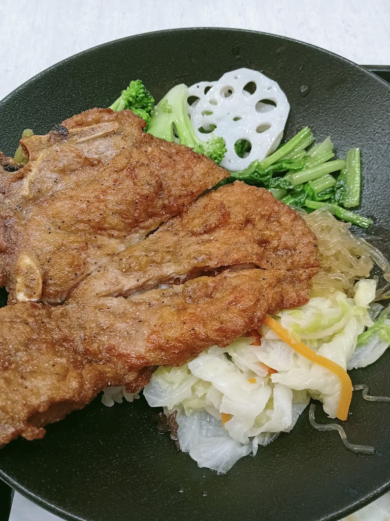 梁社漢排骨 新店建國店 的照片