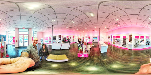Cell Phone Store «T-Mobile», reviews and photos, 1534 E Southlake Blvd, Southlake, TX 76092, USA