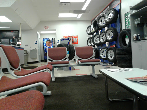 Tire Shop «Firestone Complete Auto Care», reviews and photos, 783 W Golf Rd, Des Plaines, IL 60016, USA