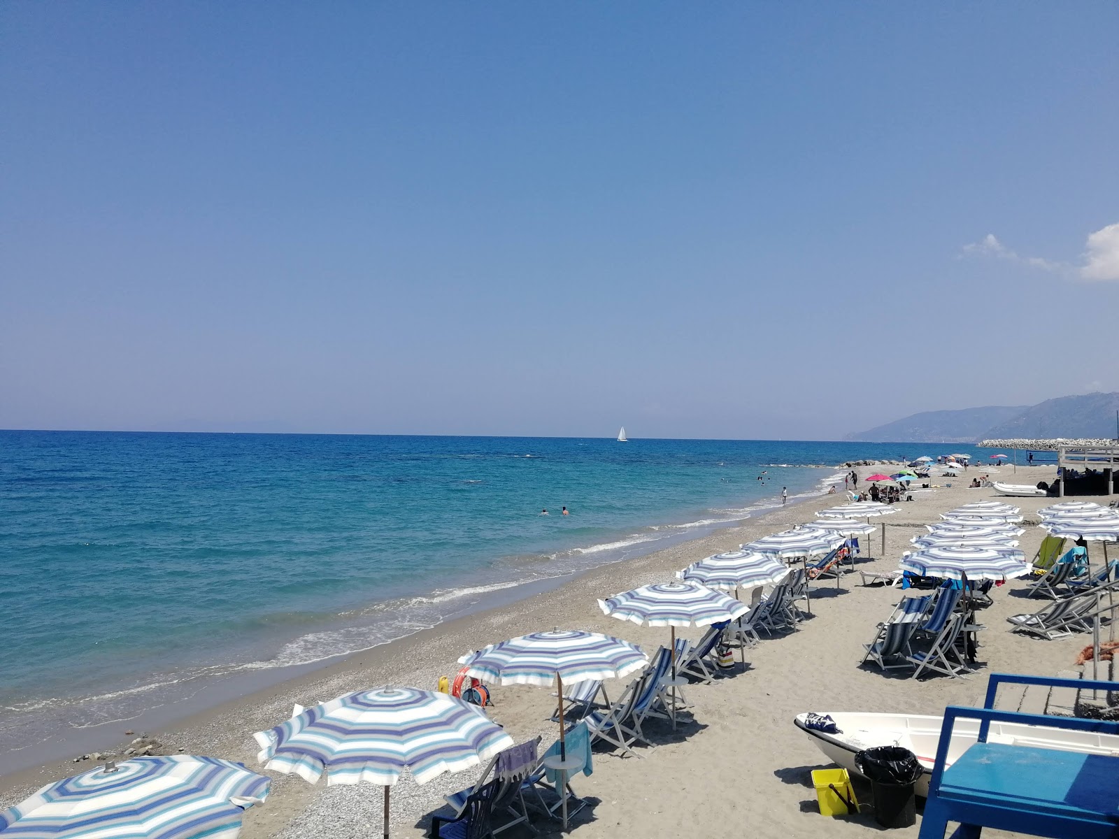 Foto von Spiaggia di San Gregorio mit türkisfarbenes wasser Oberfläche