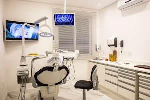 Dr. Caio Capitani - Dentista em Santos - Odontologia do Esporte image