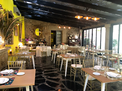 Restaurante Torre de Sande - C. Condes, 3, 10003 Cáceres, Spain