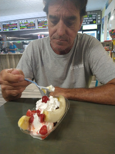 Ice Cream Shop «Frozen Gold Ice Cream Shoppe», reviews and photos, 104 Eddie Rd, New Smyrna Beach, FL 32168, USA