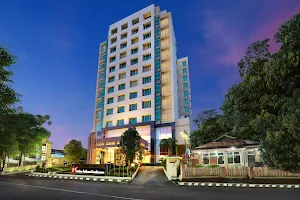 Swiss-Belhotel Maleosan Manado image