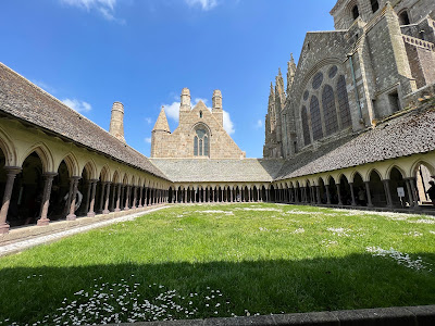 Cloître de l'abbaye du Mont-Saint-Michel à Le Mont-Saint-Michel