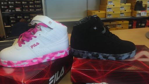 Shoe Store «Shoe Carnival», reviews and photos, 5802 E Virginia Beach Blvd, Norfolk, VA 23502, USA