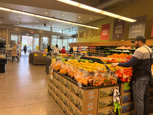 Grocery Store «Whole Foods Market», reviews and photos, 1555 W Lane Ave, Upper Arlington, OH 43221, USA