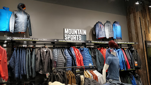 Clothing Store «Eddie Bauer», reviews and photos, 2690 NE University Village St, Seattle, WA 98105, USA