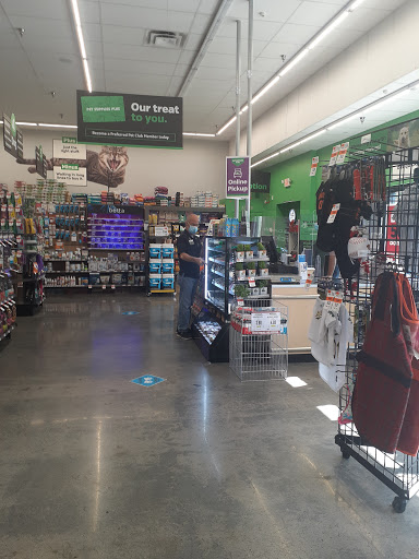 Pet Supply Store «Pet Supplies Plus», reviews and photos, 5418 N Blackstone Ave, Fresno, CA 93710, USA