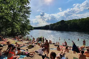 Krumme Lanke flat sandy beach image