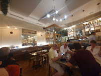 Atmosphère du LA CANTINE by THE BABEL COMMUNITY – Marseille République l Restaurant Convivial - n°15