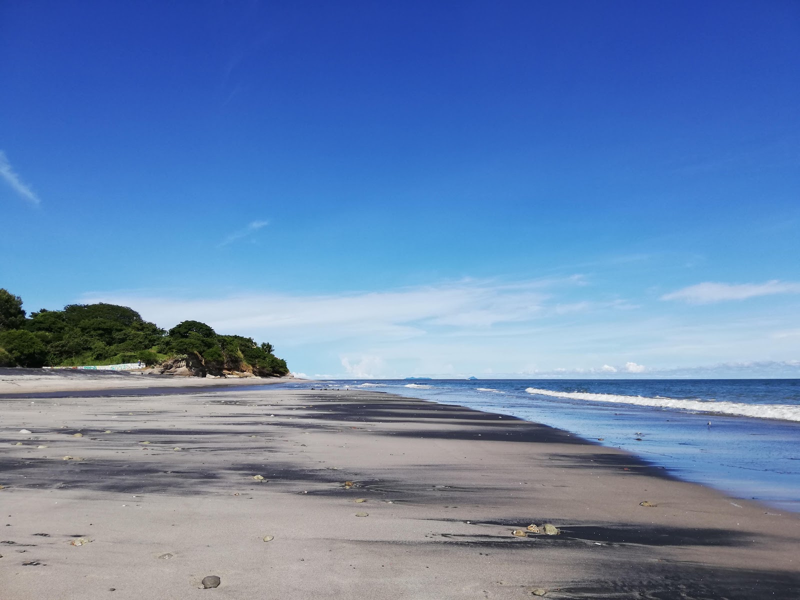 Foto av Costa Esmeralda II med rymlig strand