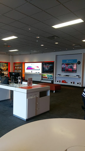 Cell Phone Store «AT&T», reviews and photos, 8657 Villa La Jolla Dr #131, La Jolla, CA 92037, USA