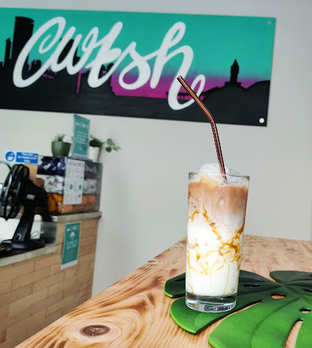 Cwtsh Coffee & Crepes - Coffee shop