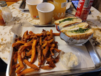 Plats et boissons du Restaurant de hamburgers Burgart à Paris - n°15