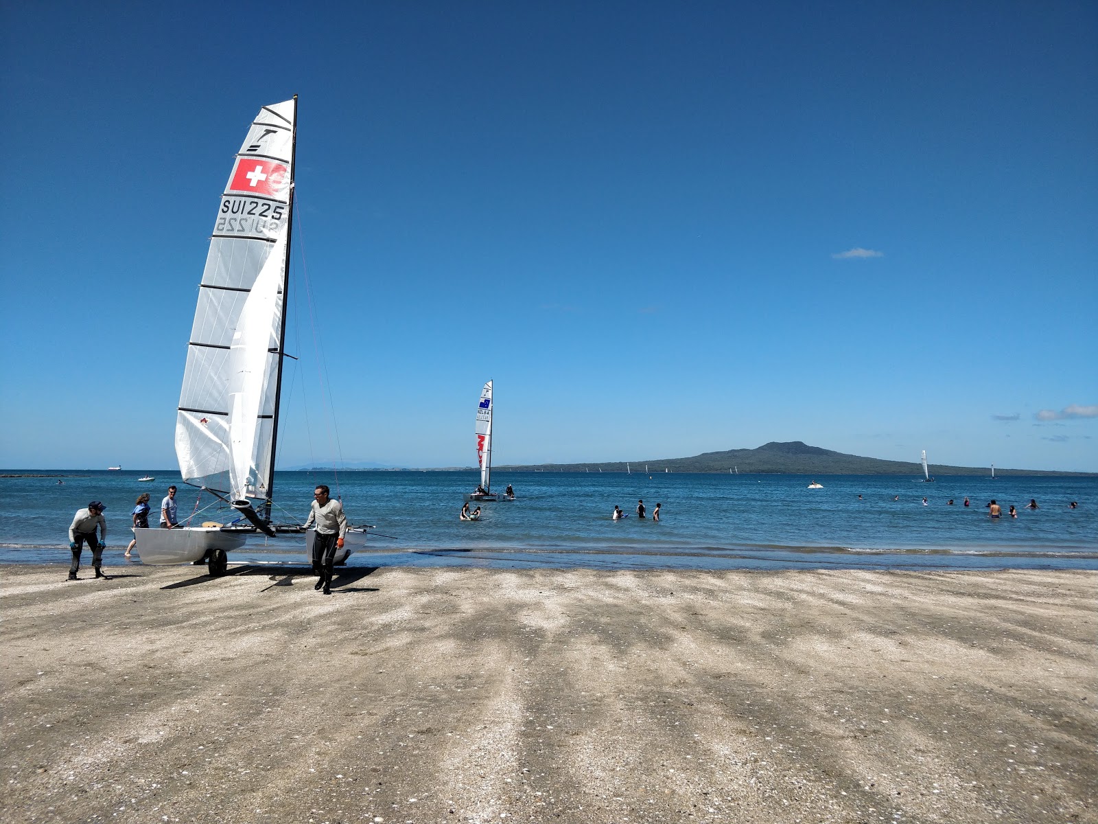 Fotografie cu Takapuna Beach și așezarea