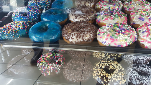 Donut Shop «Yum Yum Donuts», reviews and photos, 320 17th St, Santa Ana, CA 92706, USA