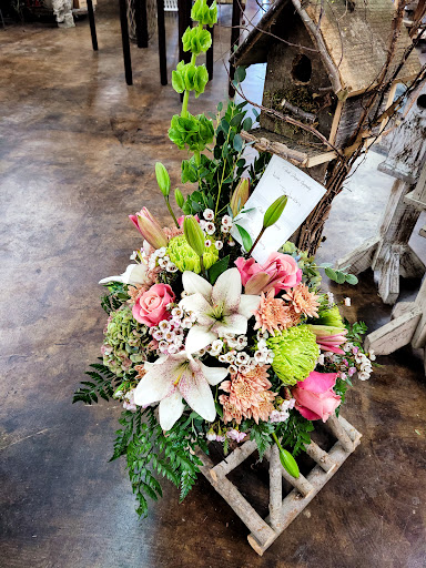 Florist «Sharp Floral & Gifts», reviews and photos, 584 Broadway Ave, New Johnsonville, TN 37134, USA