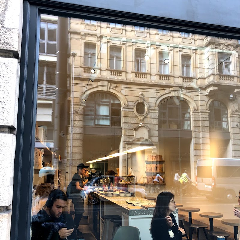 THE BARN Nordbahnhof Café