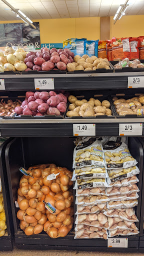 Grocery Store «Stop & Shop», reviews and photos, 2020 Norwich-New London Turnpike, Montville, CT 06353, USA