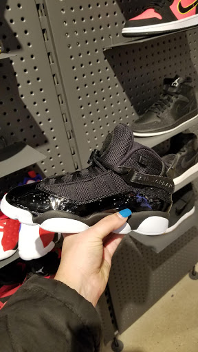 Shoe Store «Finish Line», reviews and photos, 1076 Green Acres Rd S #114, Valley Stream, NY 11581, USA