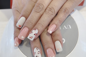 Tips and Toes Nails & Spa image