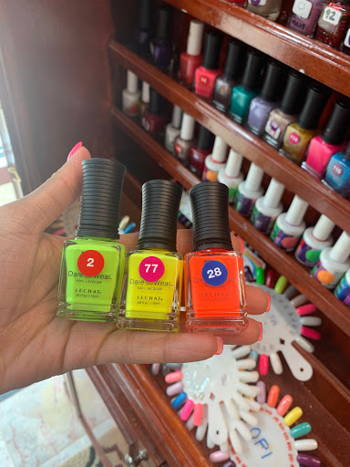 Shopping Mall «Cary Village Square Shopping Center», reviews and photos, 657 Cary Towne Blvd, Cary, NC 27511, USA