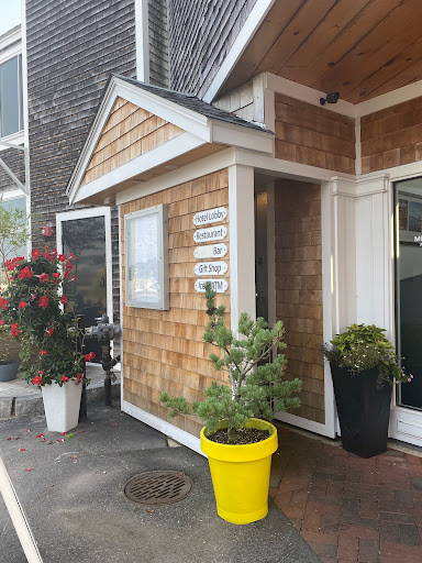 Bar & Grill «Mile Marker One Restaurant & Bar», reviews and photos, 75 Essex Ave, Gloucester, MA 01930, USA