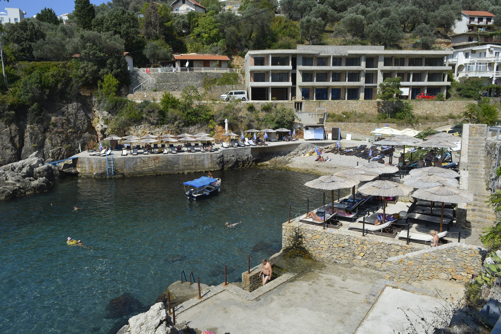 Liman II beach'in fotoğrafı küçük koy ile birlikte