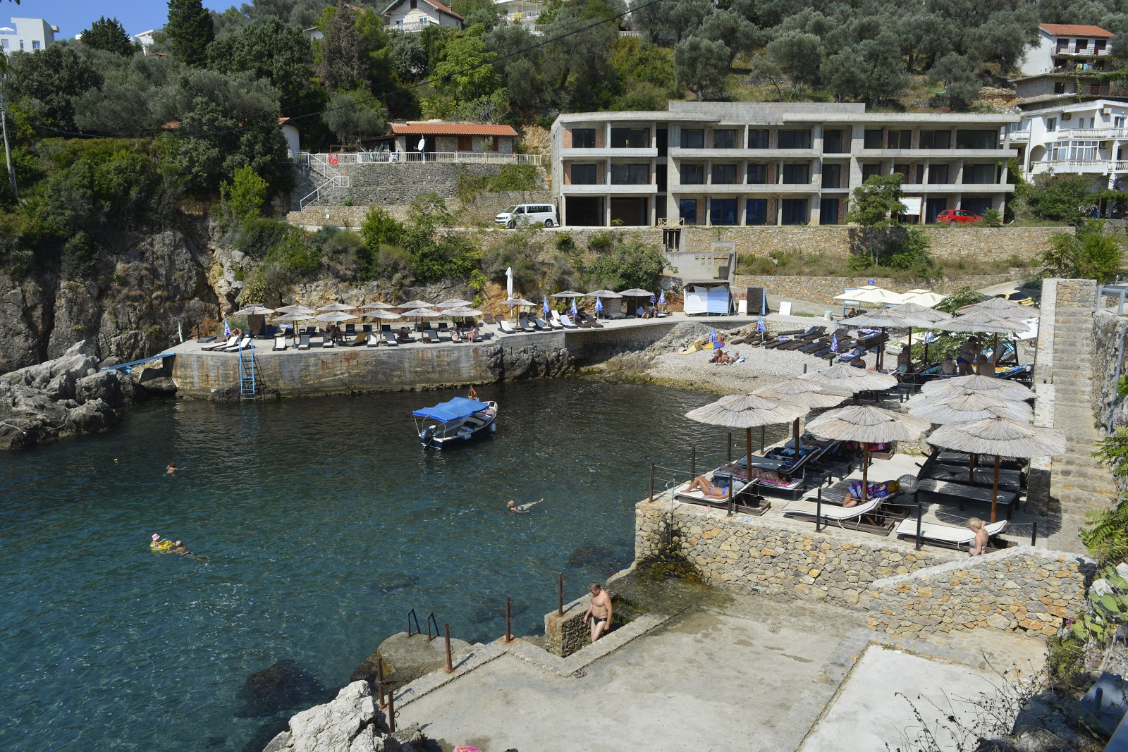 Foto av Liman II beach med turkos rent vatten yta