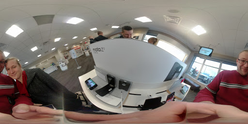 Cell Phone Store «Verizon», reviews and photos, 5350 Harvey St e, Muskegon Heights, MI 49444, USA