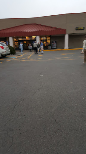 Grocery Store «Kroger», reviews and photos, 301 S Ellington Pkwy, Lewisburg, TN 37091, USA