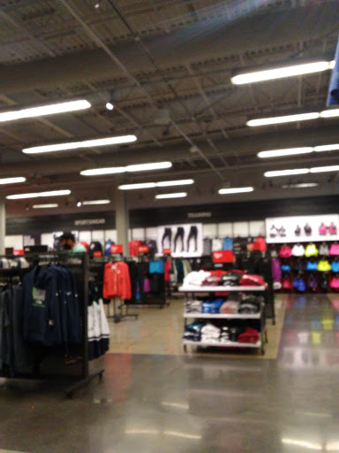 Clothing Store «Nike Factory Store», reviews and photos, 1101 Outlet Collection Way, Auburn, WA 98001, USA