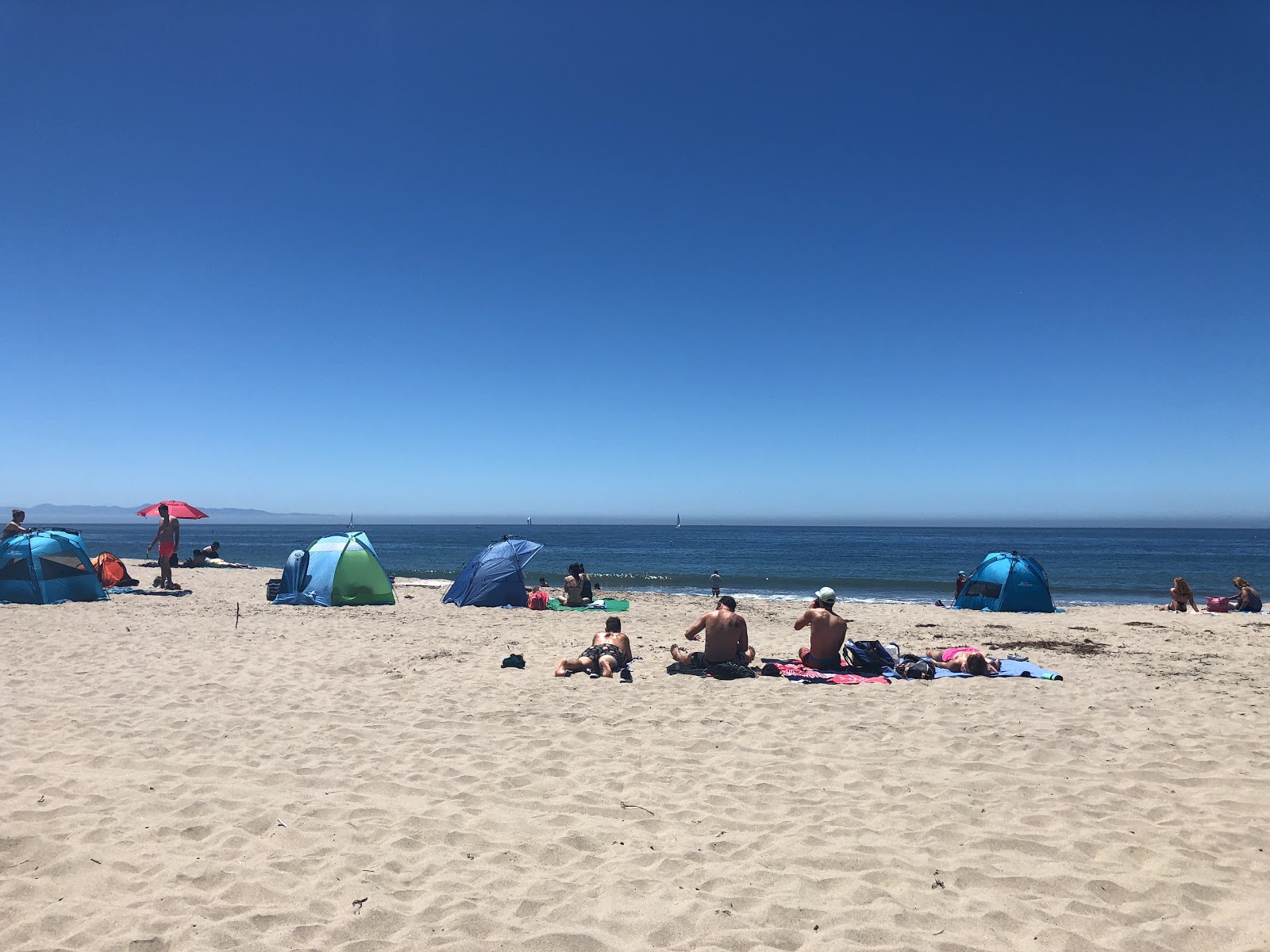 Photo de Seabright Beach entouré de montagnes
