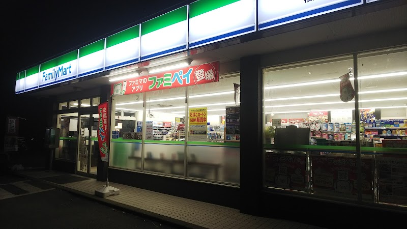 ファミリーマート 桜川本木店