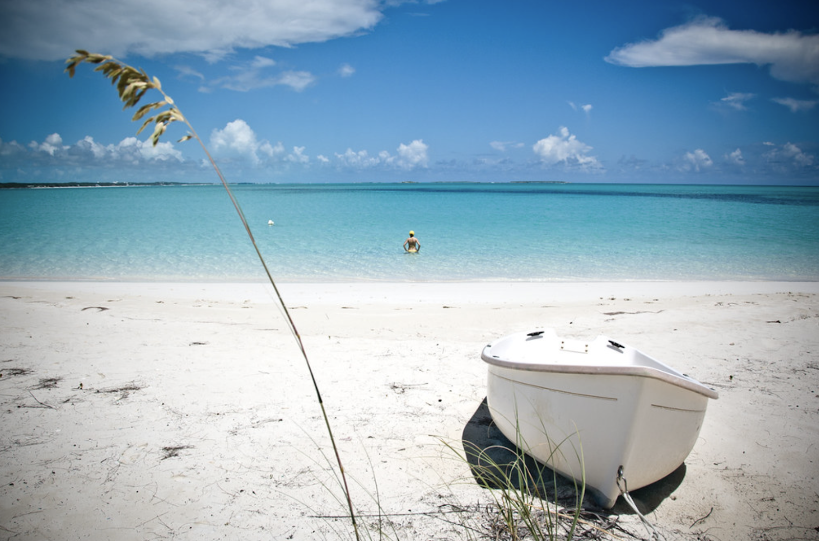 Foto di Twin Coves beach II con una superficie del sabbia beige
