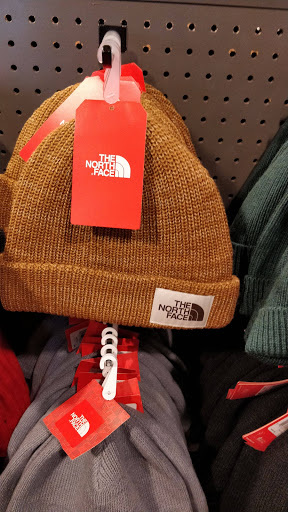 Clothing Store «The North Face», reviews and photos, 1001 N Arney Rd Ste 900, Woodburn, OR 97071, USA