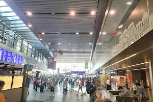 Hertz Autovermietung - Wien Hauptbahnhof image