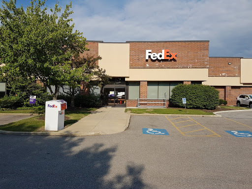 Shipping and Mailing Service «FedEx Ship Center», reviews and photos, 6955 Engle Rd, Middleburg Heights, OH 44130, USA