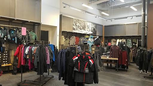 Camping Store «REI», reviews and photos, 6281 W 135th St, Overland Park, KS 66223, USA