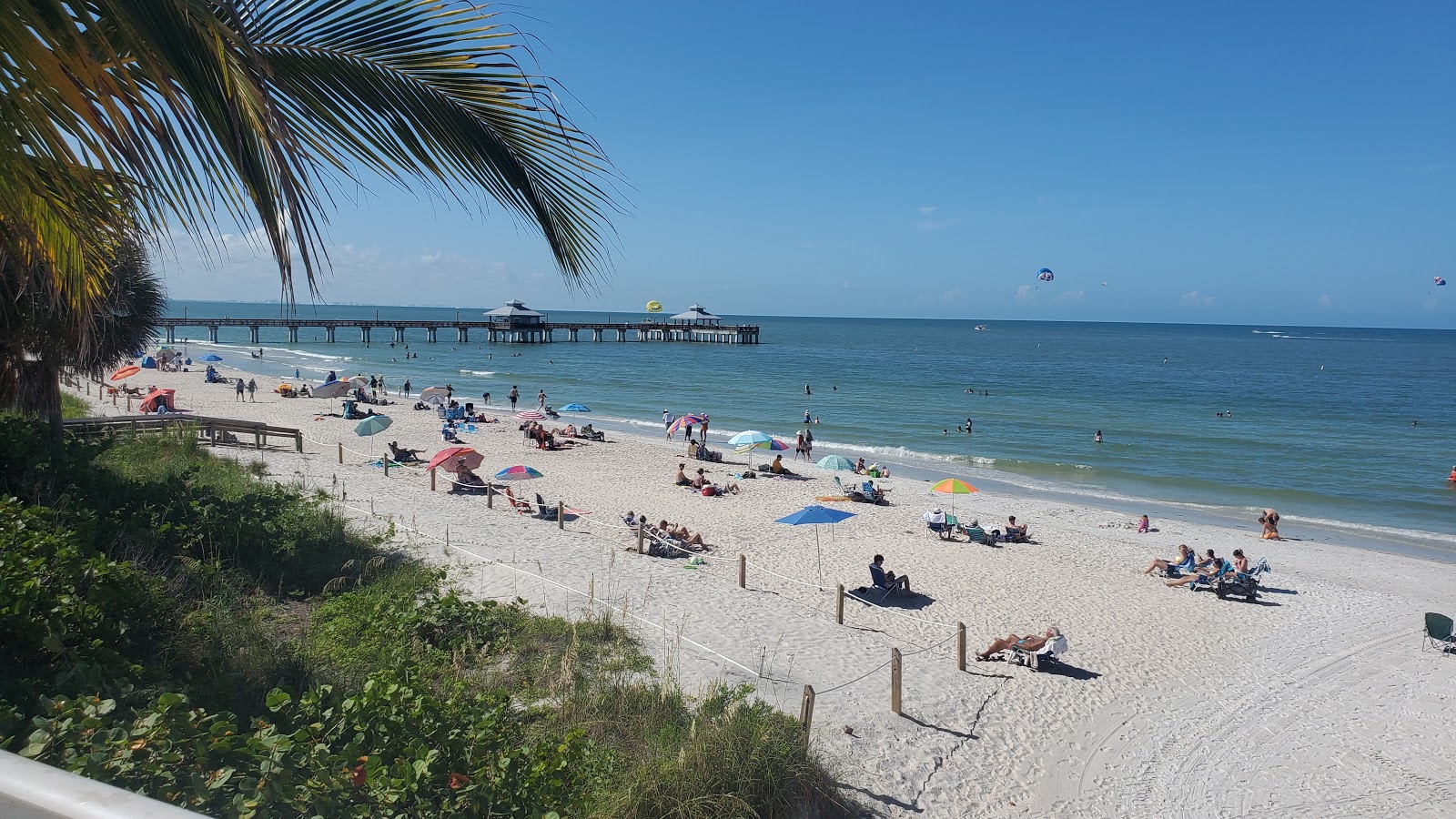 Foto de Fort Myers beach com areia brilhante superfície