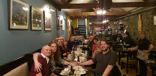 Oscars Restaurant & Oscars Out Back