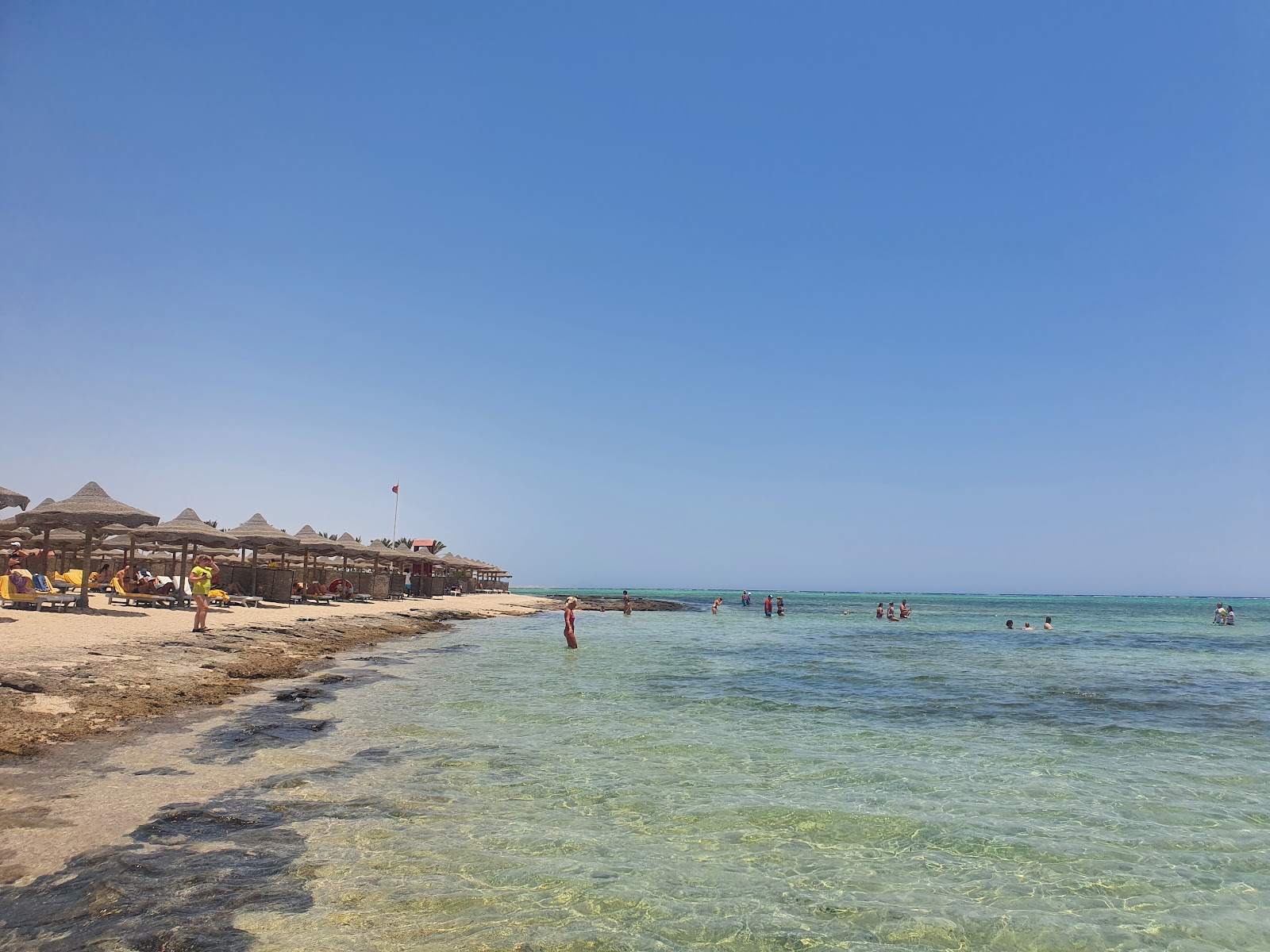 Foto von Tinda Bedona Beach mit geräumiger strand