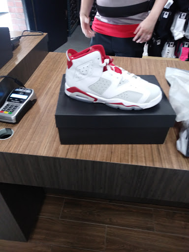 Shoe Store «Shoe Palace», reviews and photos, 7927 Van Nuys Blvd, Panorama City, CA 91402, USA