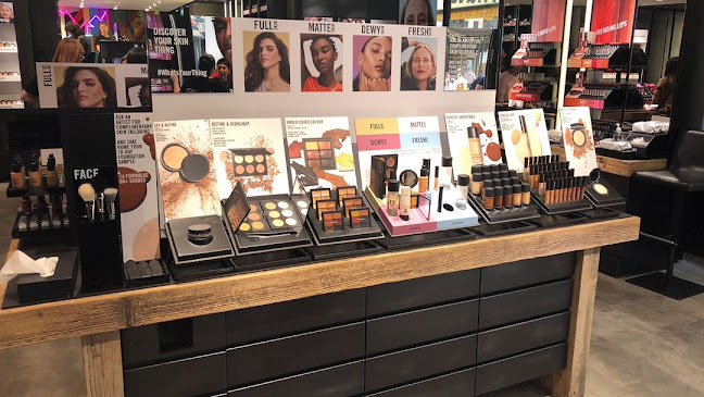 Reviews of MAC Cosmetics in London - Cosmetics store